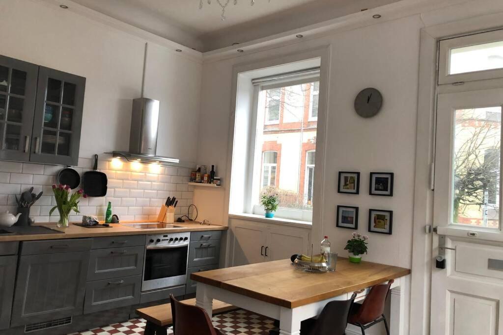 Grosszuegige 185M2-Altbauwohnung In Bestlage 7Zimmer-2Baeder-2Kuechen-2Wcs Hamburg Eksteriør bilde