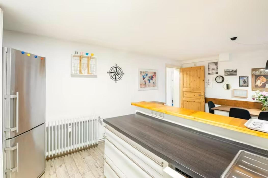 Grosszuegige 185M2-Altbauwohnung In Bestlage 7Zimmer-2Baeder-2Kuechen-2Wcs Hamburg Eksteriør bilde